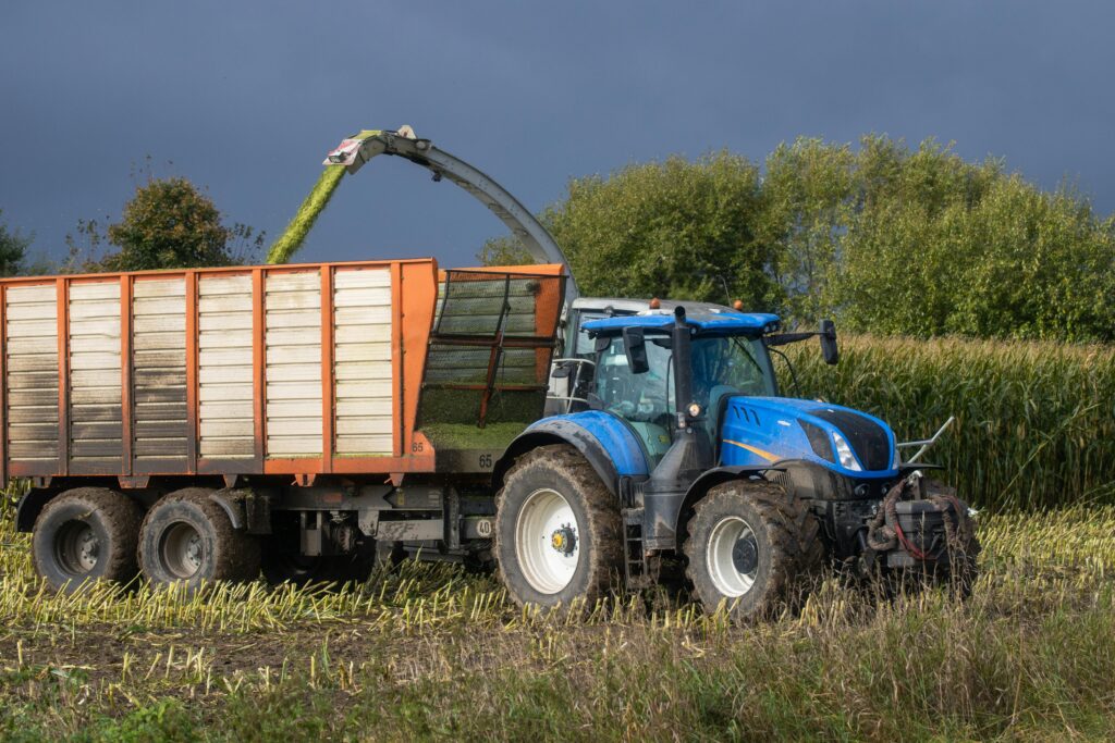 Toppstång och Förarstolar till Traktor: Viktig Utrustning för Effektivt Jordbruk